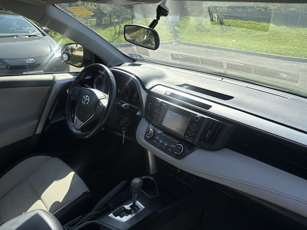 Thumbnail: 2016 Toyota RAV4 - 8