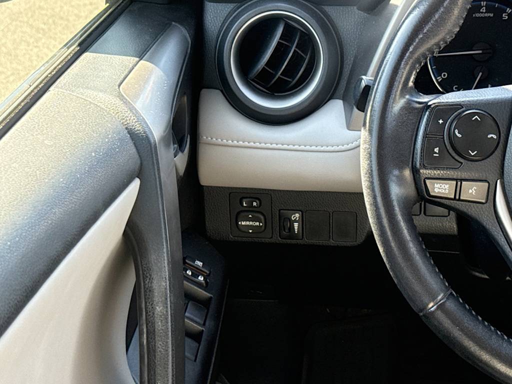 Thumbnail: 2016 Toyota RAV4 - 21