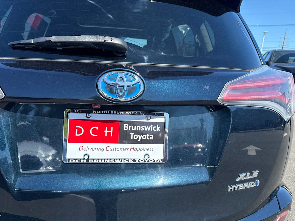 Thumbnail: 2017 Toyota RAV4 - 22