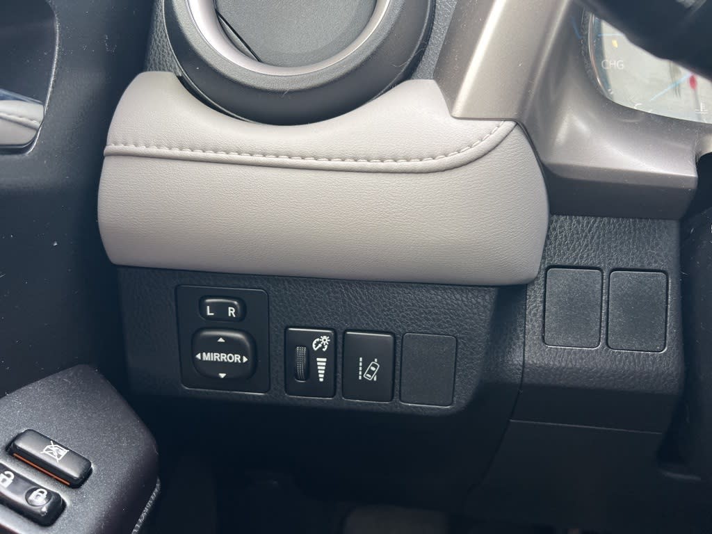 2017 Toyota RAV4 XLE 19