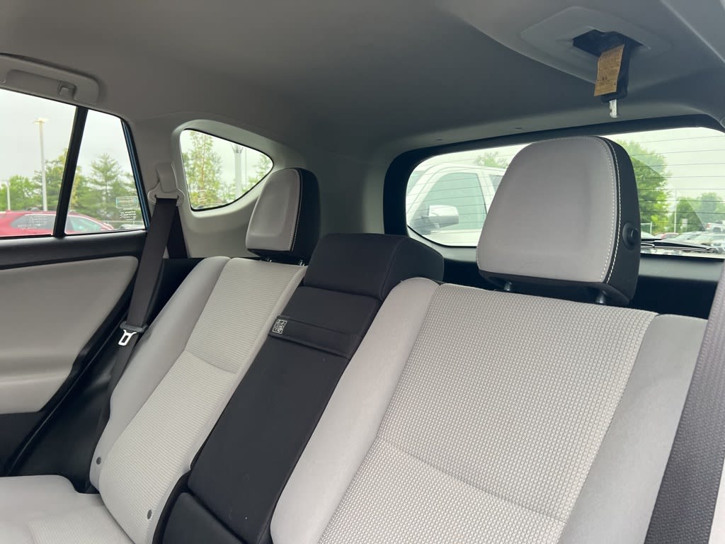 2017 Toyota RAV4 XLE 8