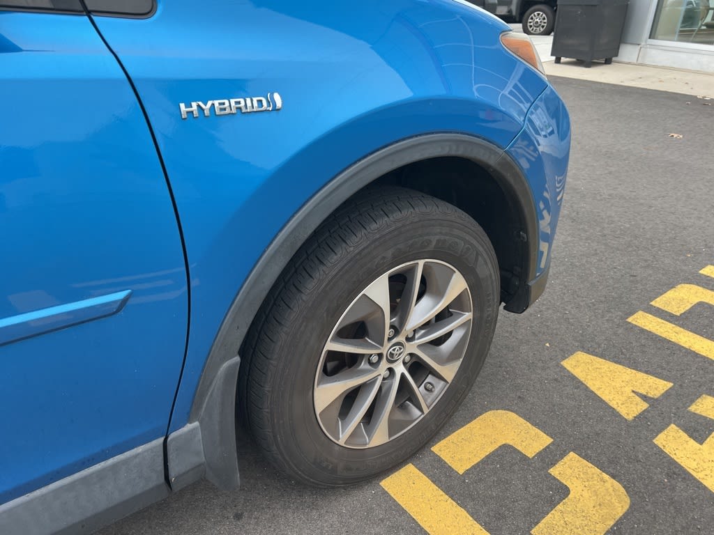 2017 Toyota RAV4 XLE 5