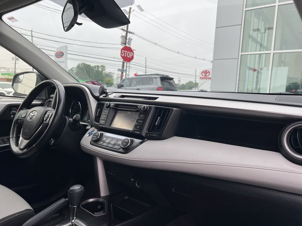 2017 Toyota RAV4 XLE 6
