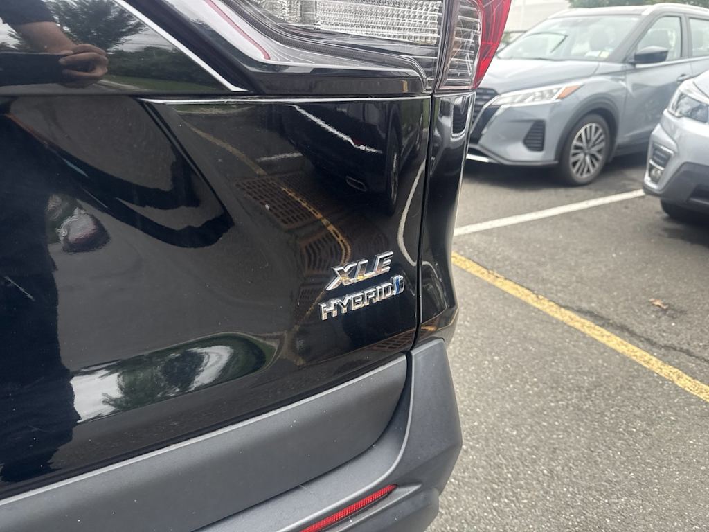 Thumbnail: 2021 Toyota RAV4 - 20