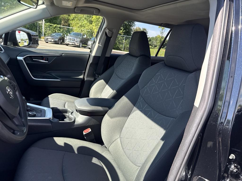 Thumbnail: 2021 Toyota RAV4 - 9
