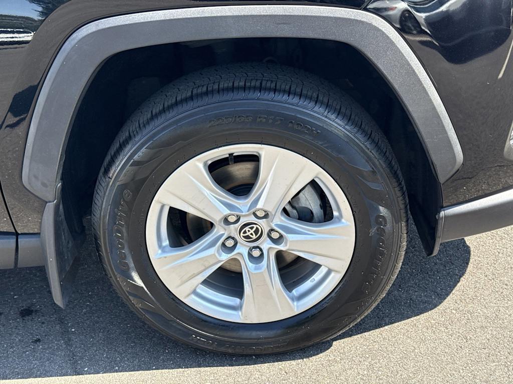 Thumbnail: 2021 Toyota RAV4 - 7