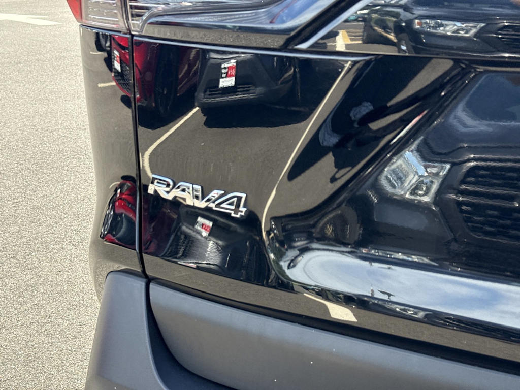 Thumbnail: 2021 Toyota RAV4 - 6