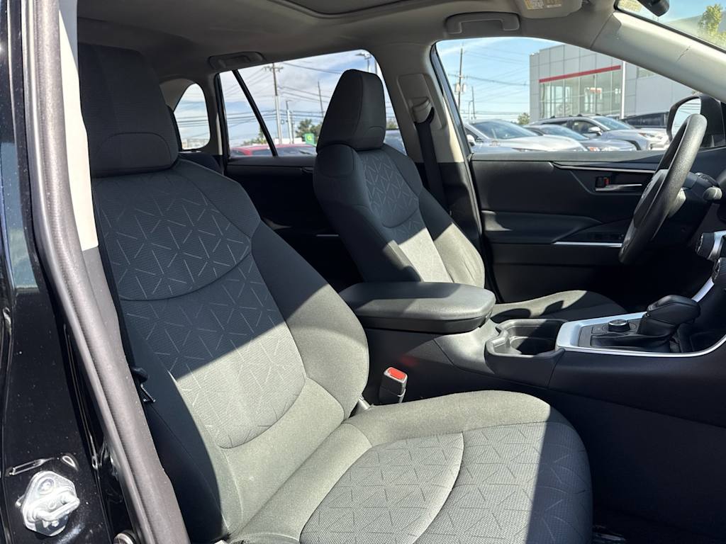 Thumbnail: 2021 Toyota RAV4 - 10