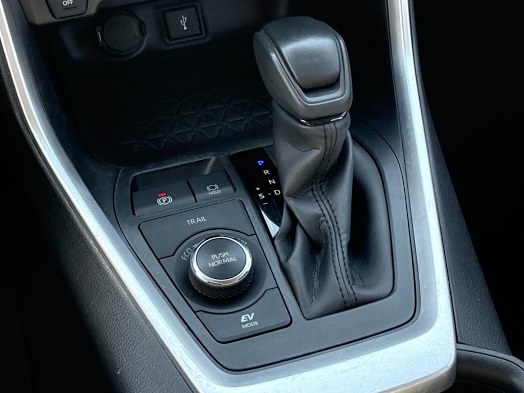 Thumbnail: 2021 Toyota RAV4 - 15
