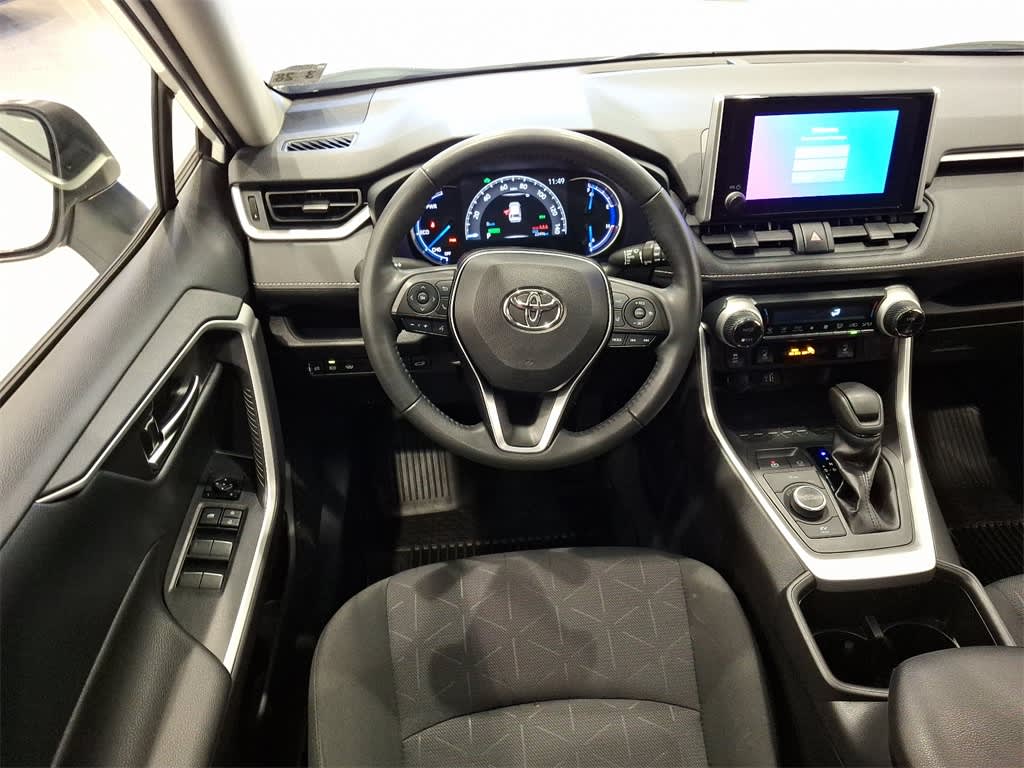 2023 Toyota RAV4 XLE 2