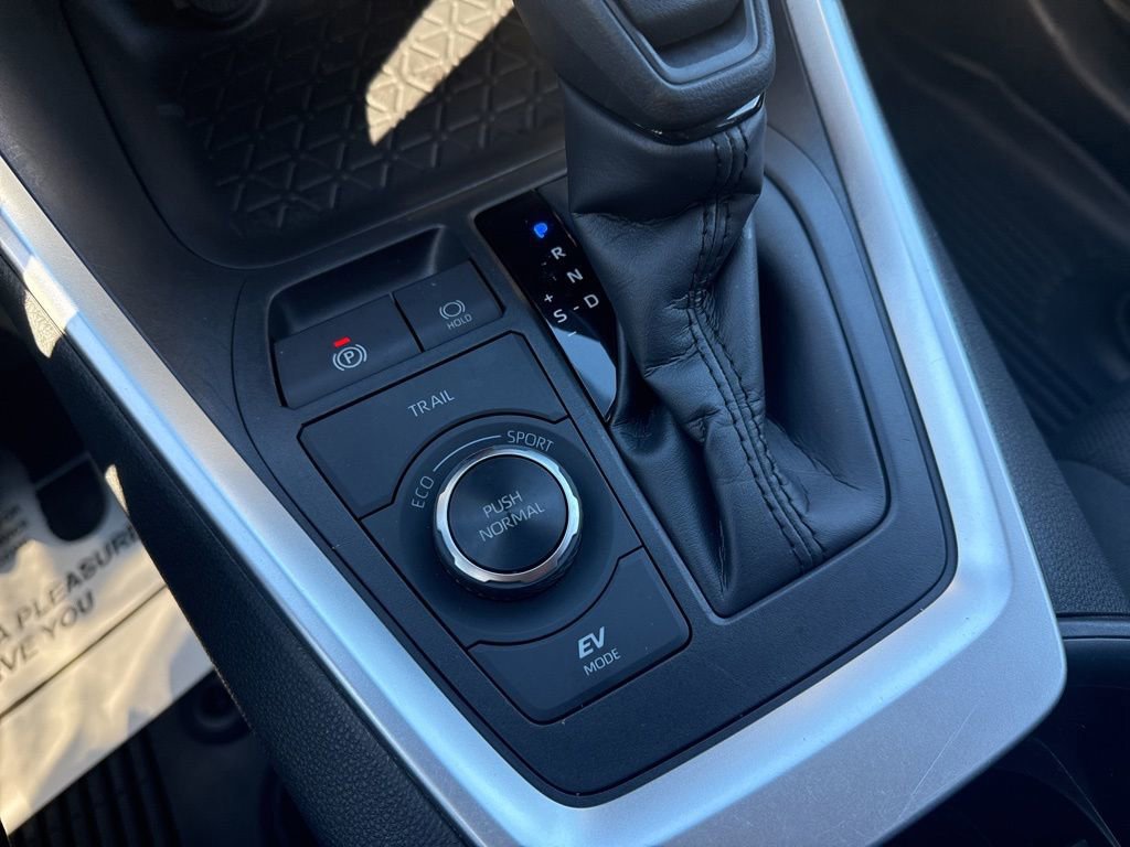 Thumbnail: 2023 Toyota RAV4 - 14