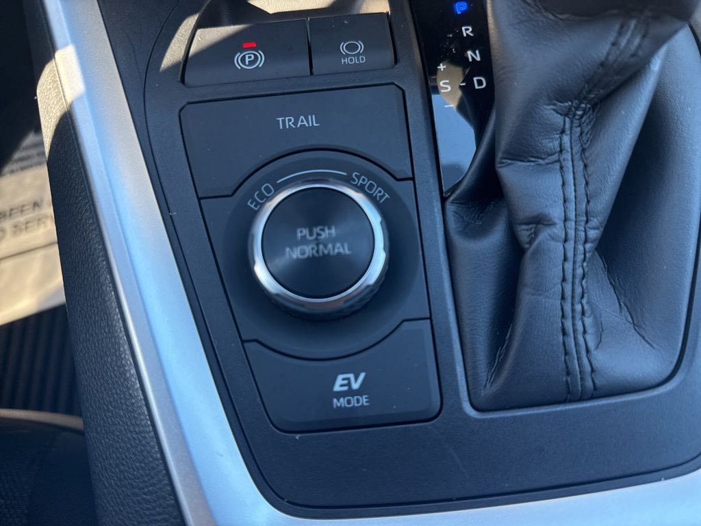 Thumbnail: 2023 Toyota RAV4 - 25