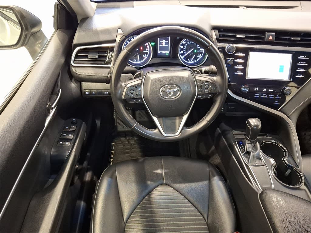 2018 Toyota Camry SE 2