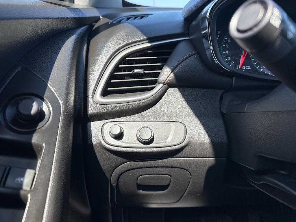 Thumbnail: 2022 Chevrolet Trax - 21