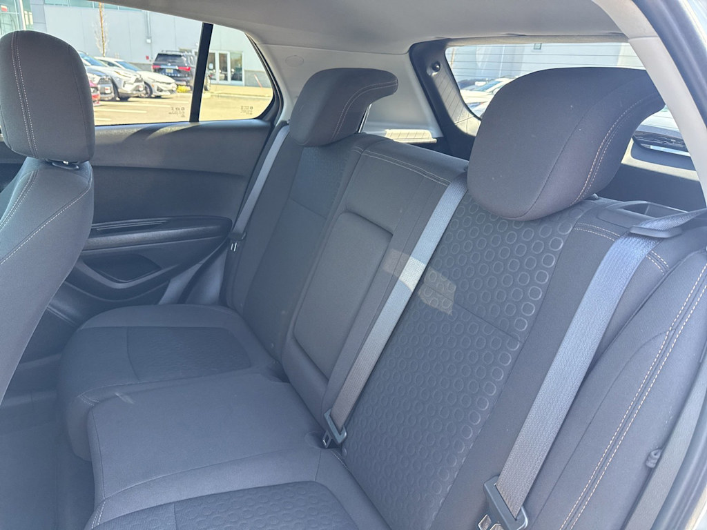 Thumbnail: 2022 Chevrolet Trax - 10