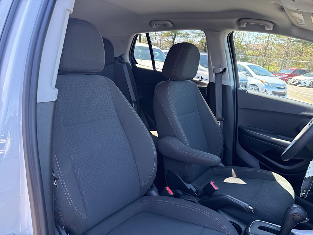 Thumbnail: 2022 Chevrolet Trax - 9