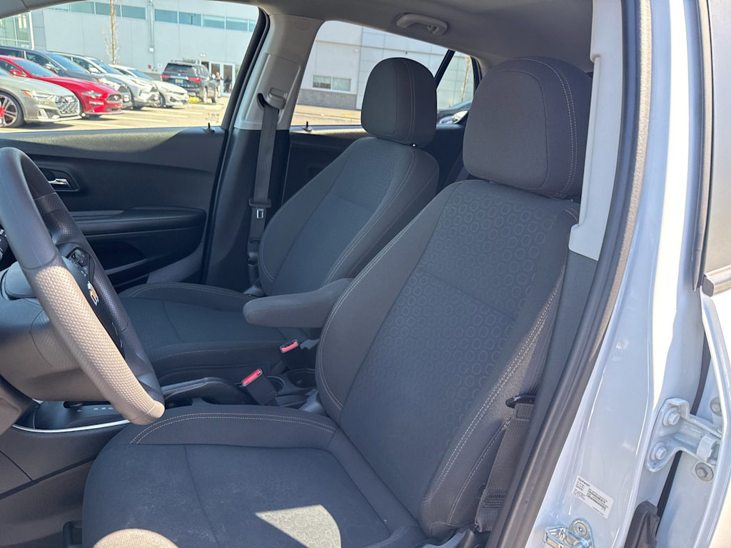 Thumbnail: 2022 Chevrolet Trax - 8