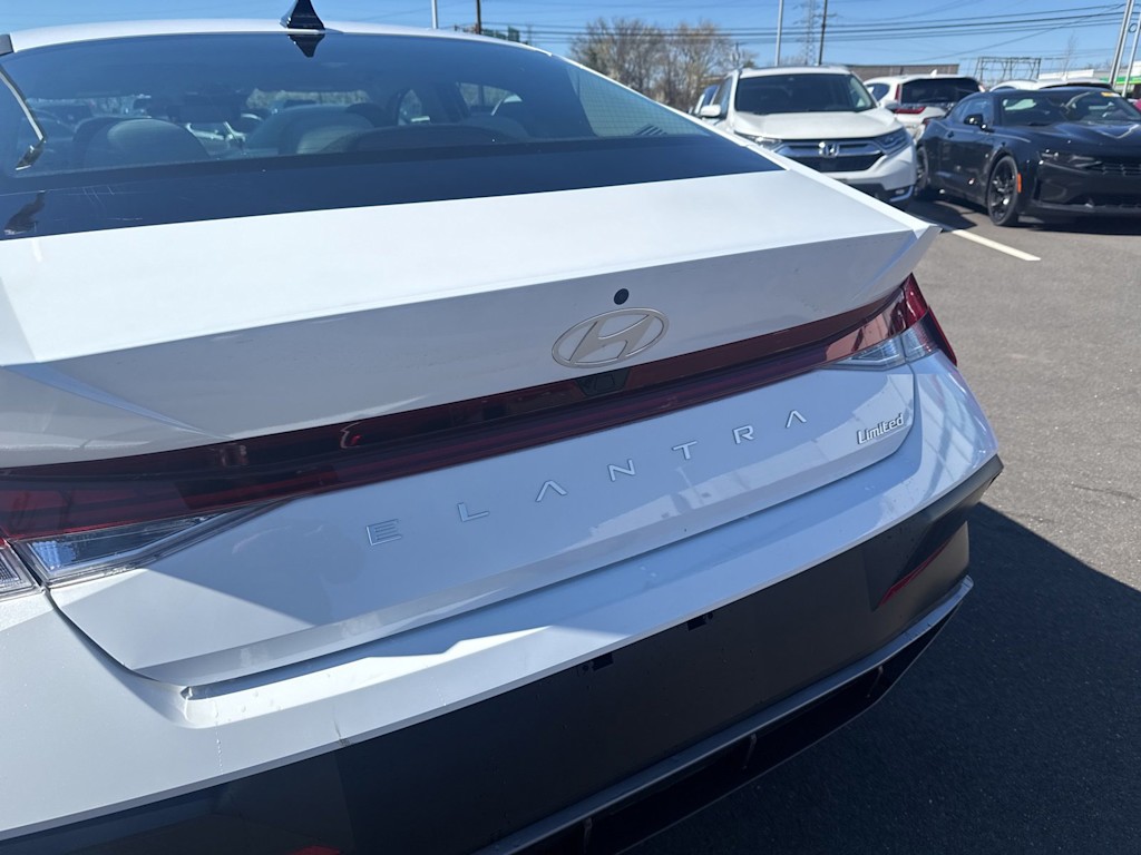 Thumbnail: 2025 Hyundai Elantra - 19