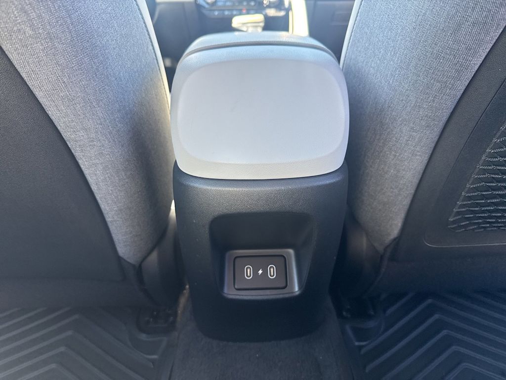 Thumbnail: 2025 Hyundai Elantra - 25