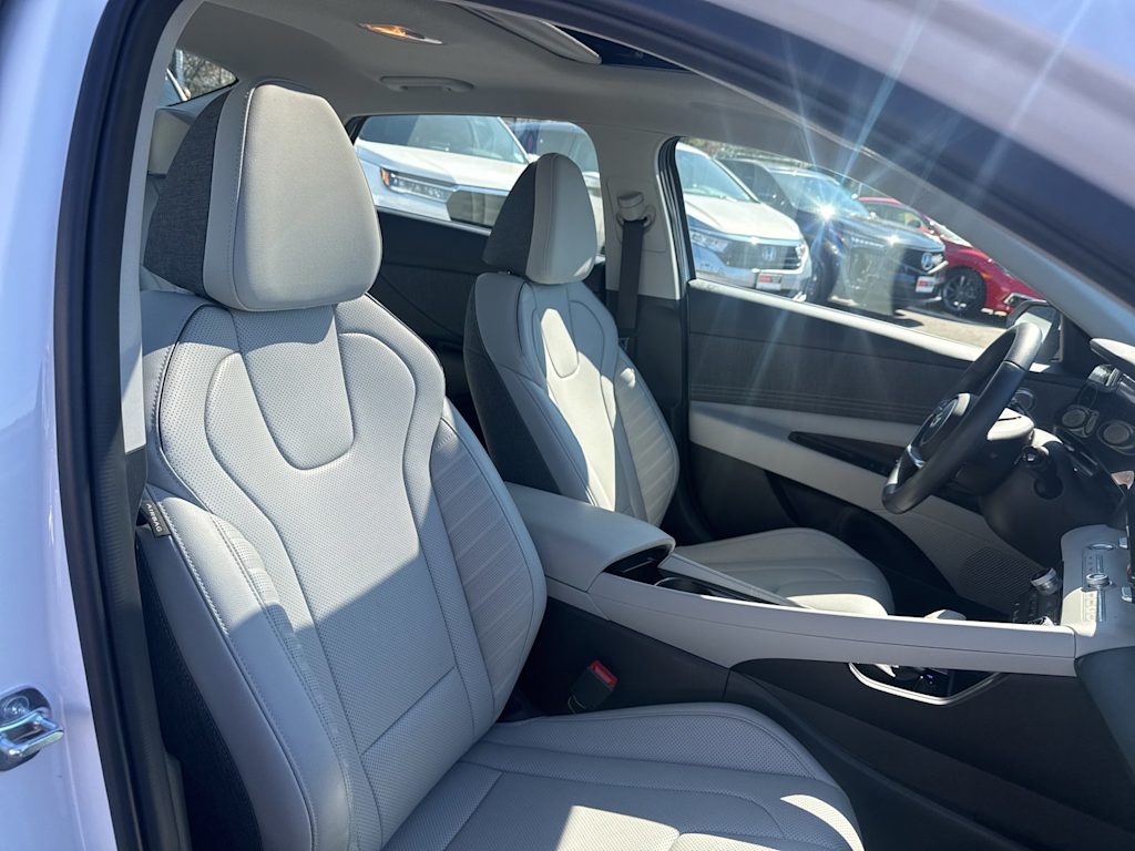 Thumbnail: 2025 Hyundai Elantra - 9