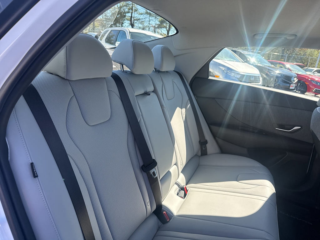 Thumbnail: 2025 Hyundai Elantra - 21