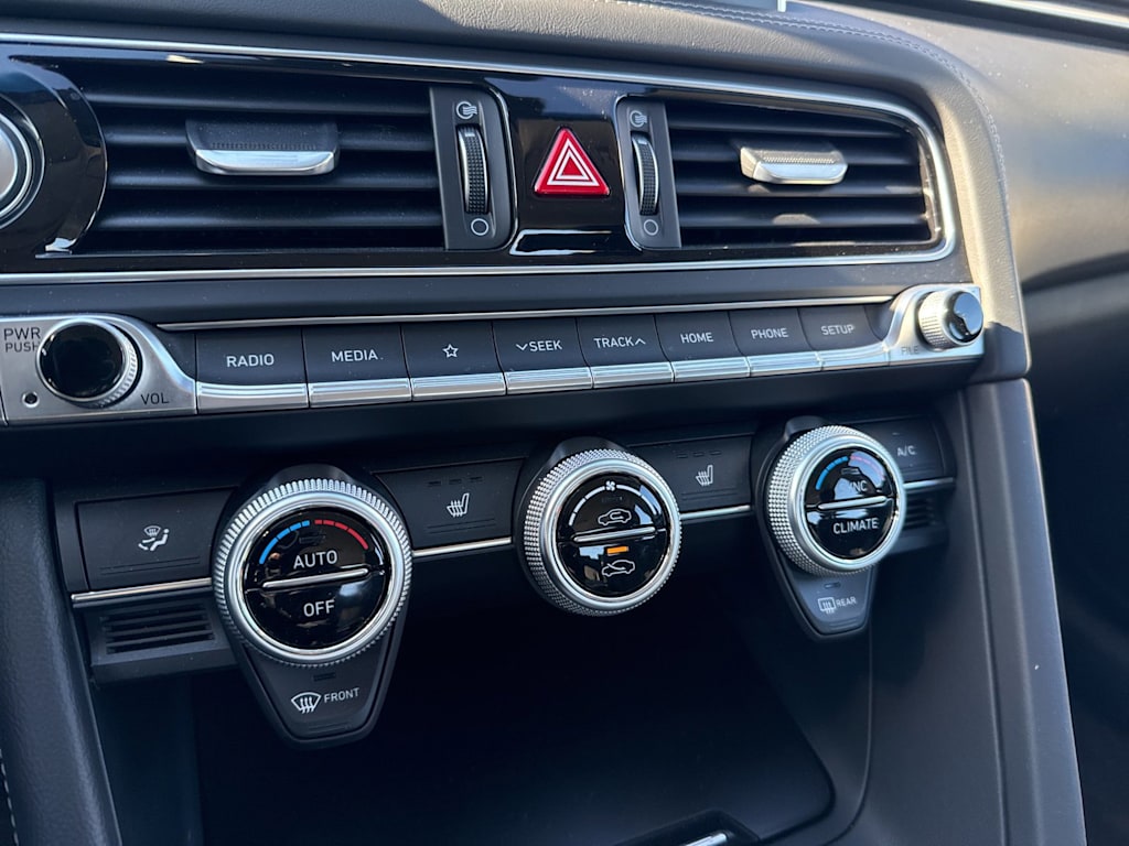 Thumbnail: 2020 Genesis G70 - 21