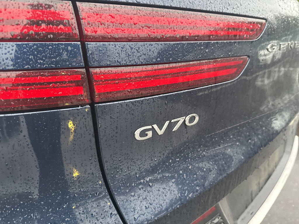 Thumbnail: 2023 Genesis GV70 - 19