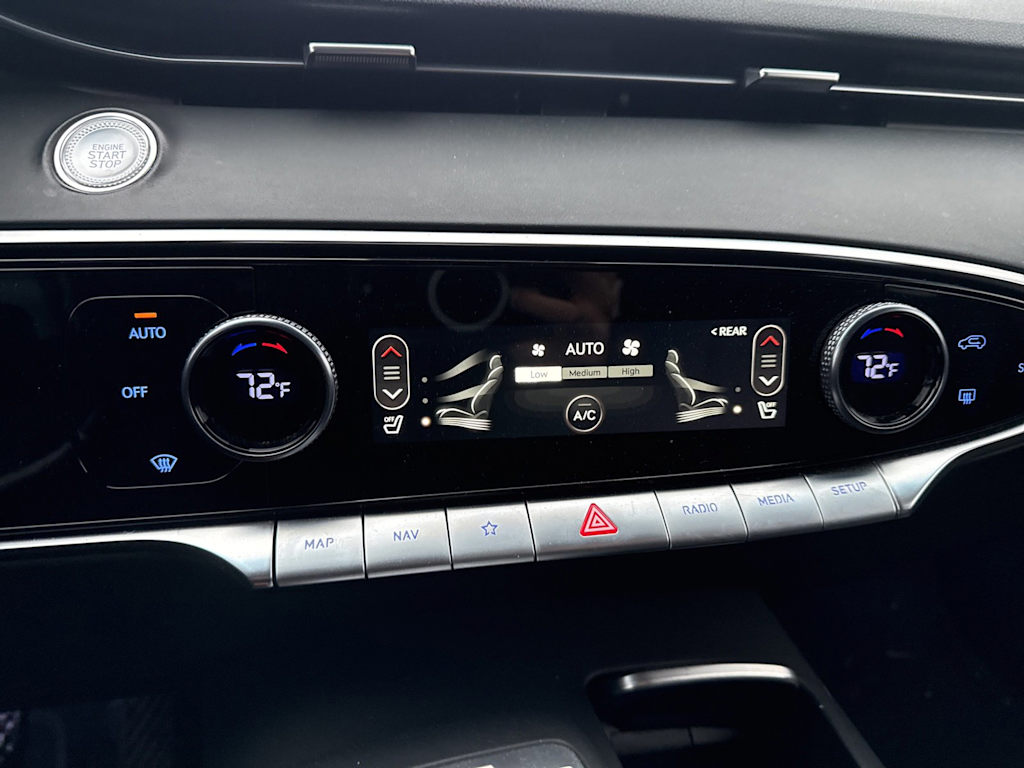 Thumbnail: 2023 Genesis GV70 - 21