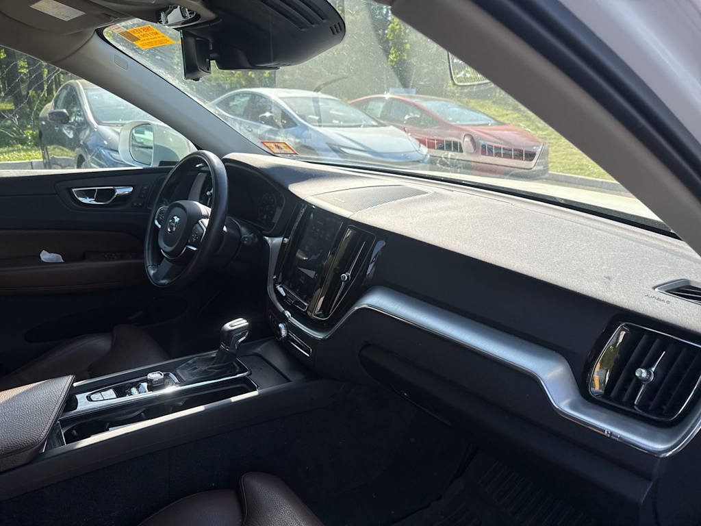 Thumbnail: 2019 Volvo XC60 - 8