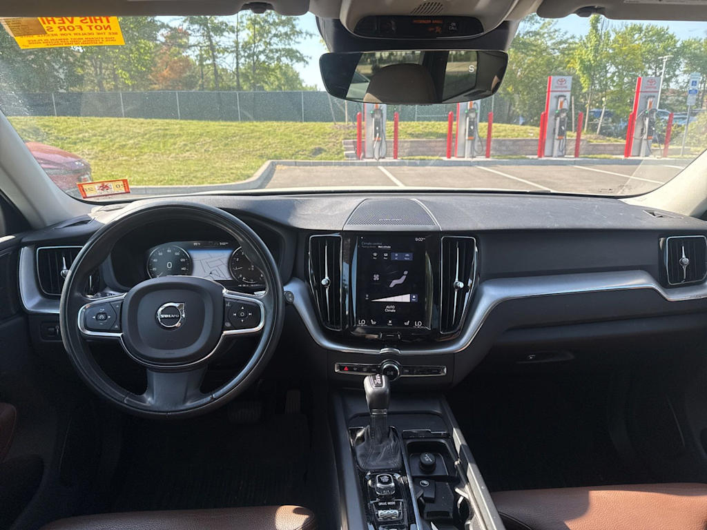 Thumbnail: 2019 Volvo XC60 - 25