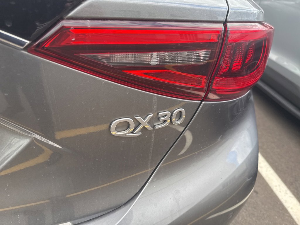 Thumbnail: 2017 INFINITI QX30 - 12