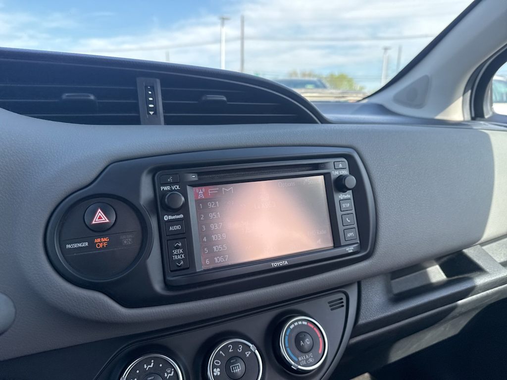 Thumbnail: 2017 Toyota Yaris - 12