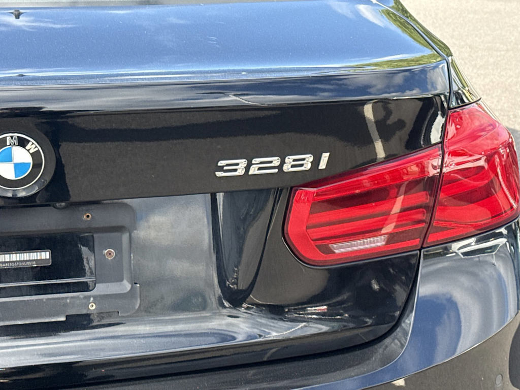 Thumbnail: 2016 BMW 3 Series - 18