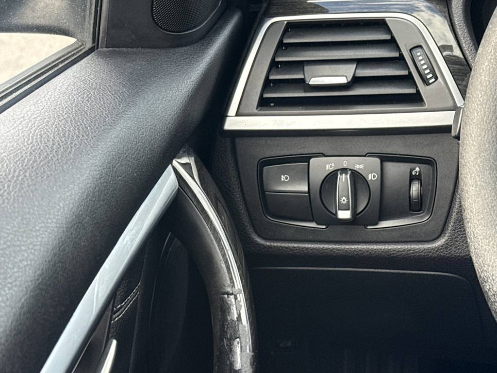 Thumbnail: 2016 BMW 3 Series - 23