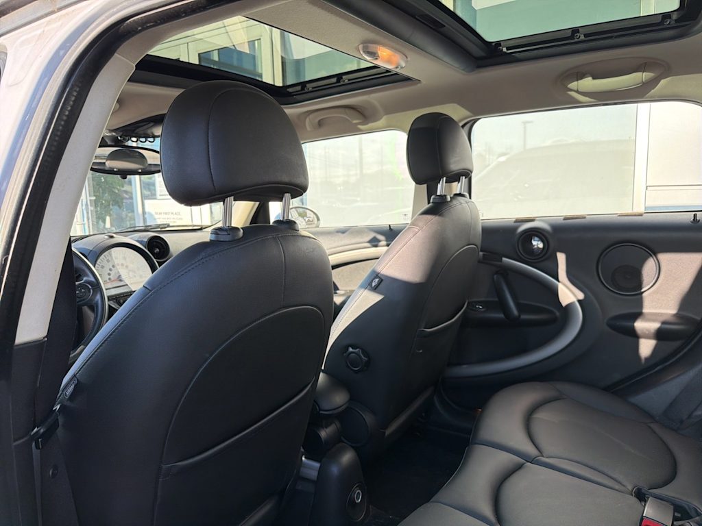 Thumbnail: 2013 MINI Cooper Countryman - 18
