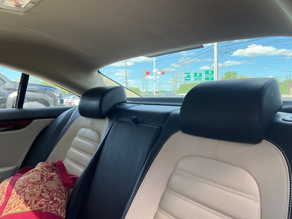 2011 Volkswagen CC Luxury 6