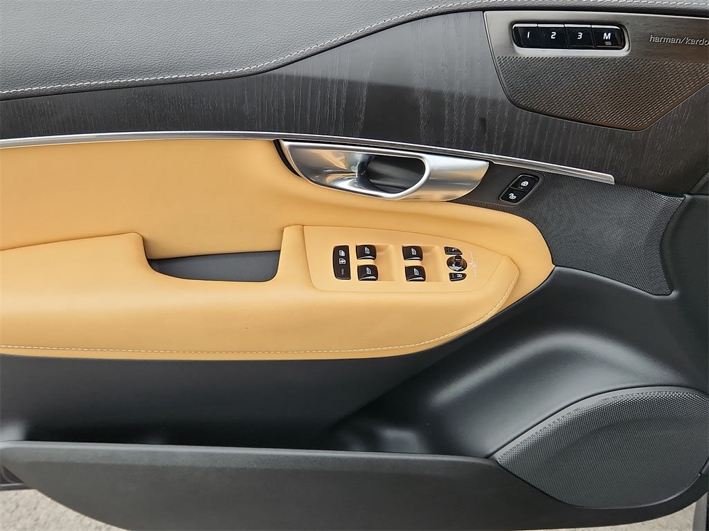 2023 Volvo XC90 B6 Ultimate 20