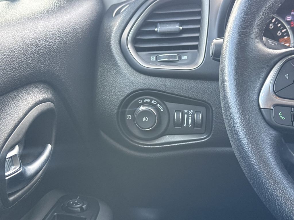 Thumbnail: 2021 Jeep Renegade - 24