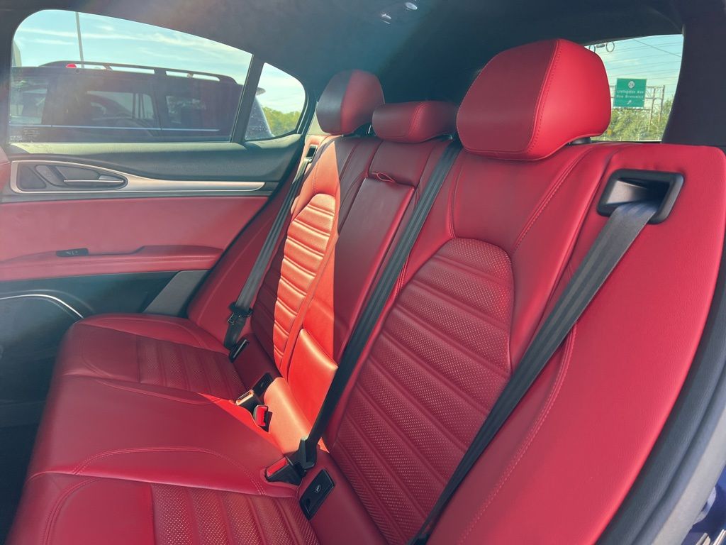 Thumbnail: 2019 Alfa Romeo Stelvio - 8
