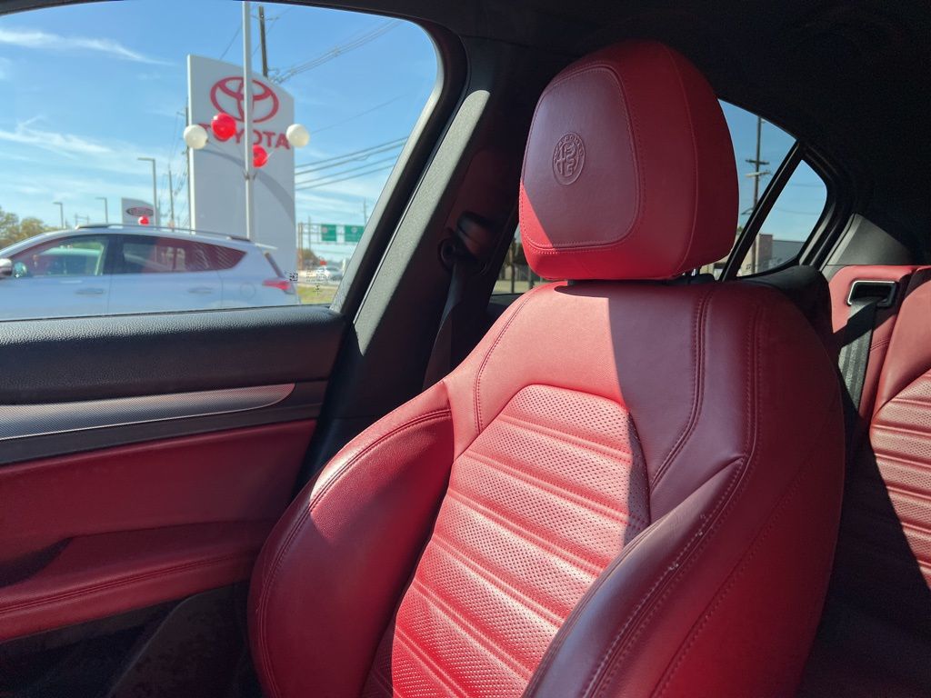 Thumbnail: 2019 Alfa Romeo Stelvio - 7