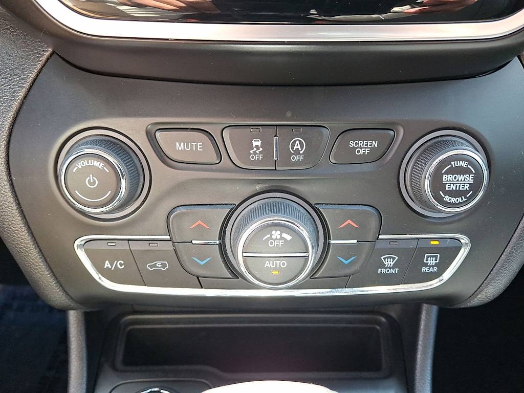 Thumbnail: 2020 Jeep Cherokee - 28