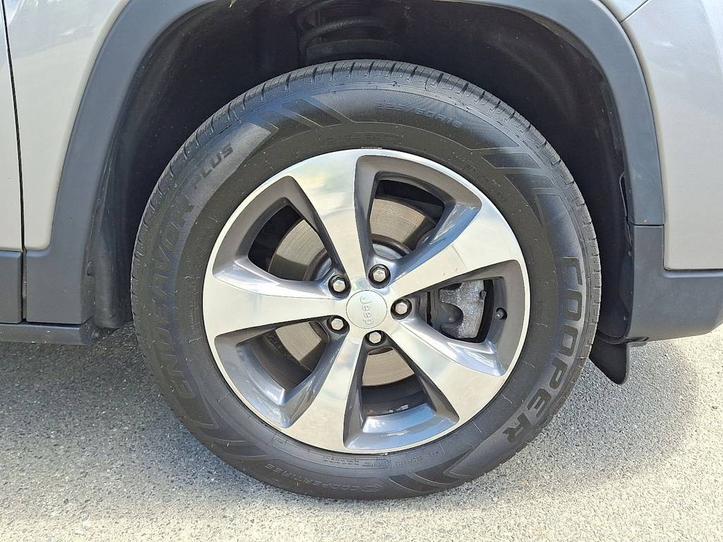 Thumbnail: 2020 Jeep Cherokee - 8