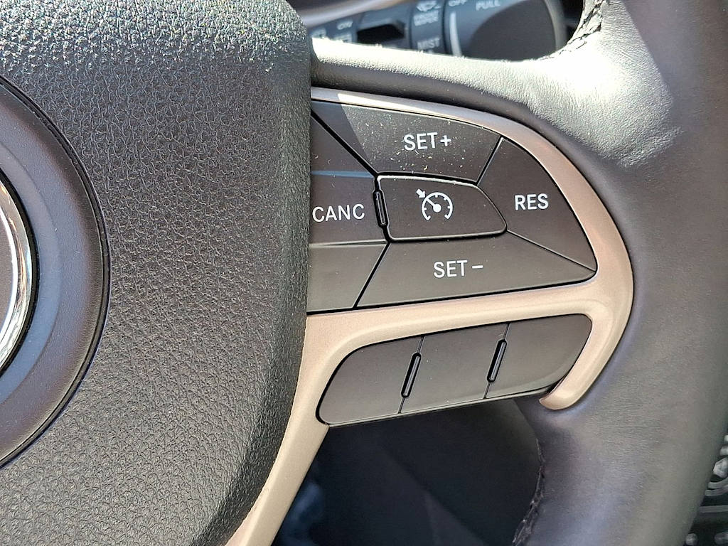 Thumbnail: 2015 Jeep Cherokee - 22