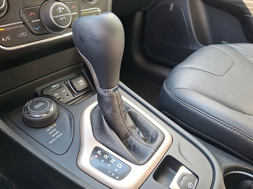 Thumbnail: 2015 Jeep Cherokee - 13