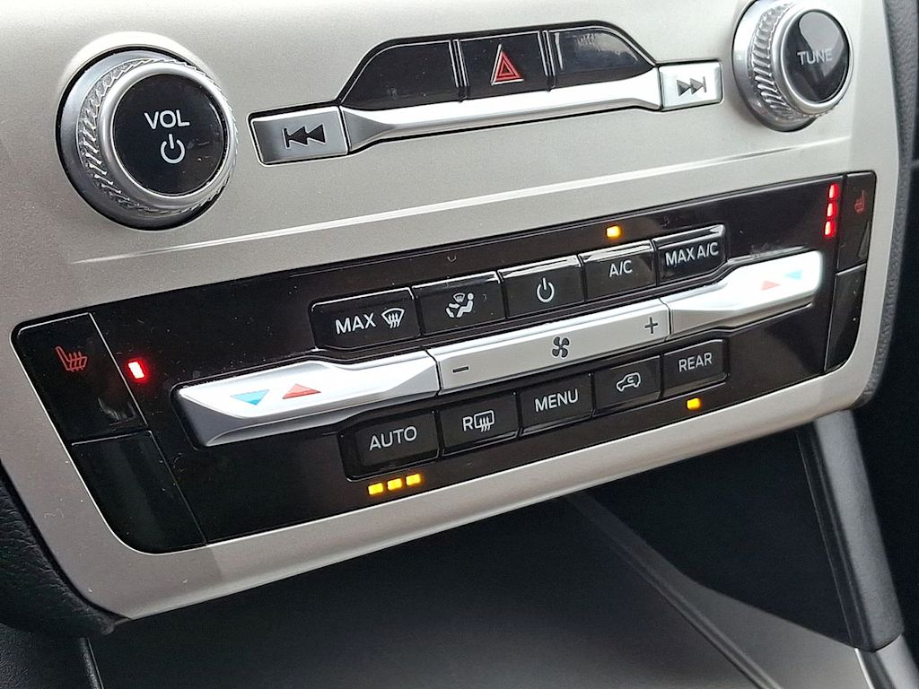 Thumbnail: 2022 Ford Explorer - 27