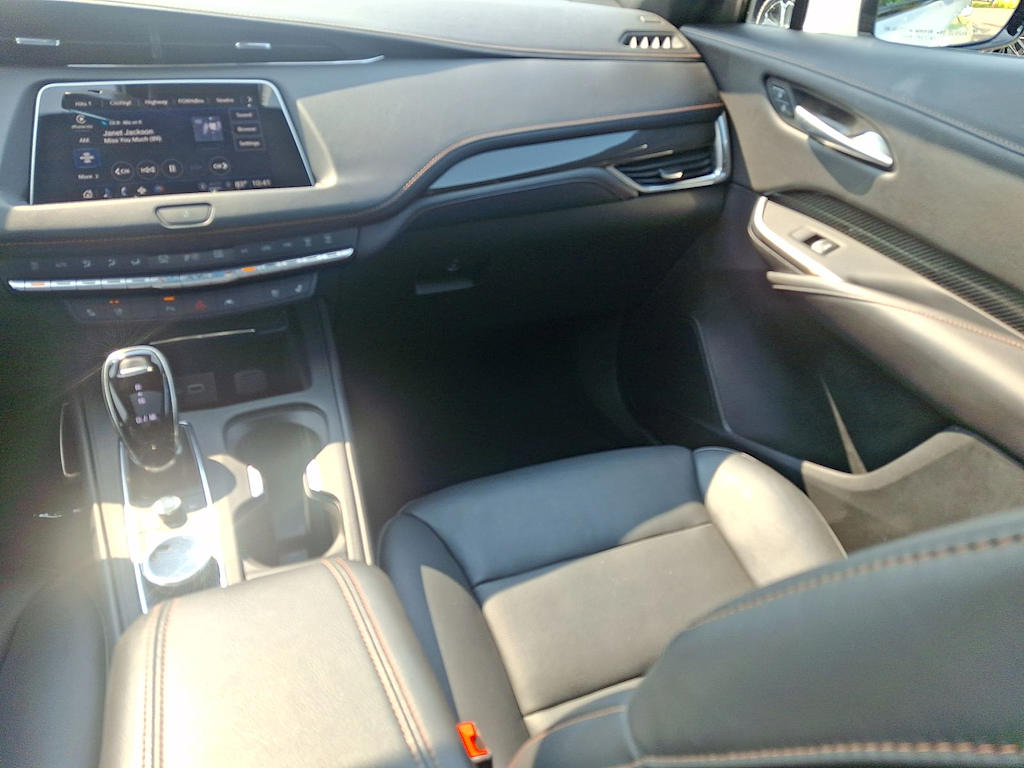 Thumbnail: 2023 Cadillac XT4 - 15