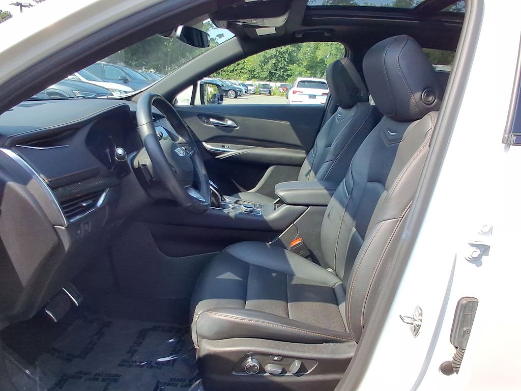 Thumbnail: 2023 Cadillac XT4 - 10