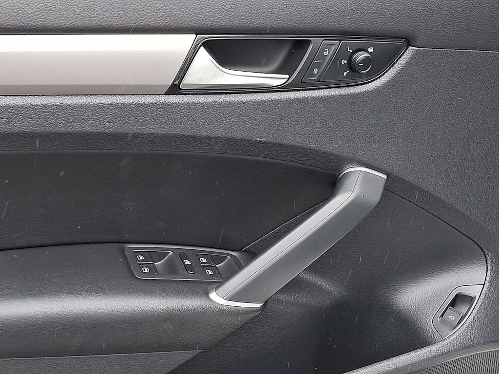 Thumbnail: 2020 Volkswagen Passat - 19