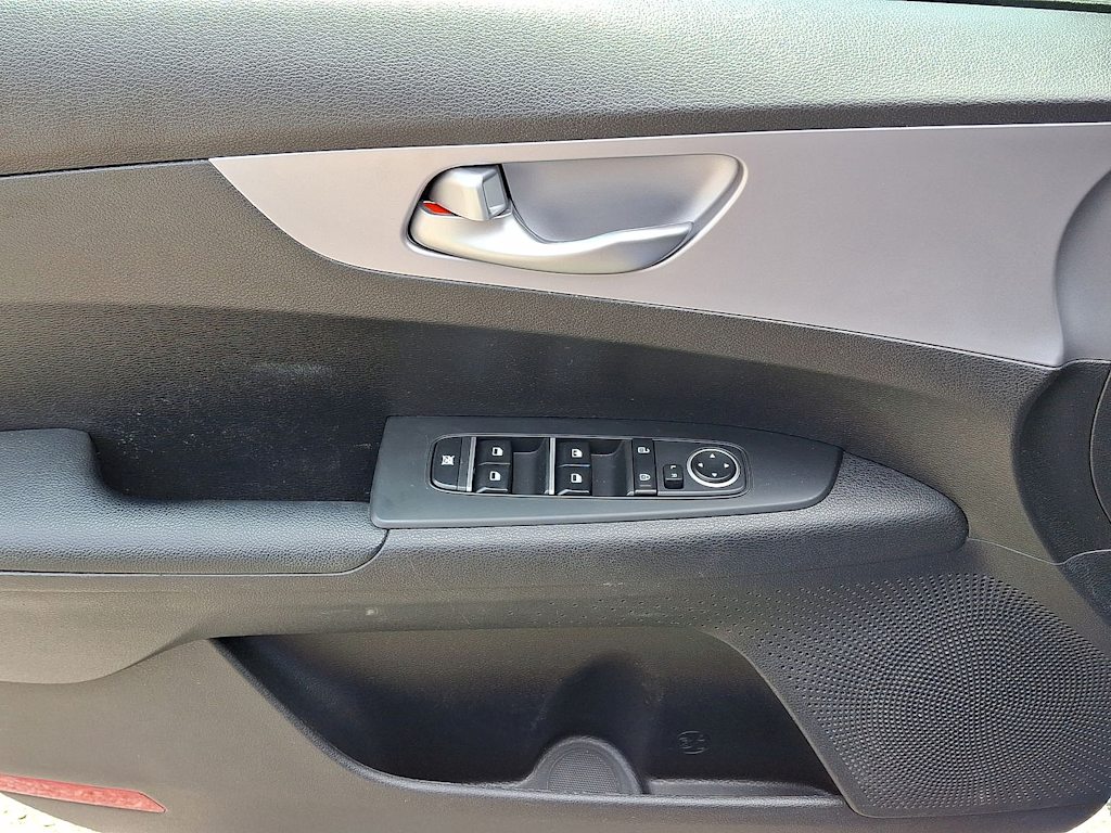 Thumbnail: 2024 Kia Forte - 25