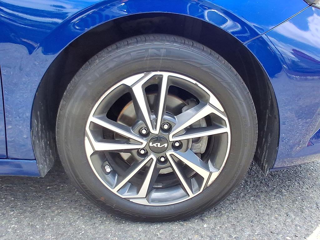 Thumbnail: 2024 Kia Forte - 8